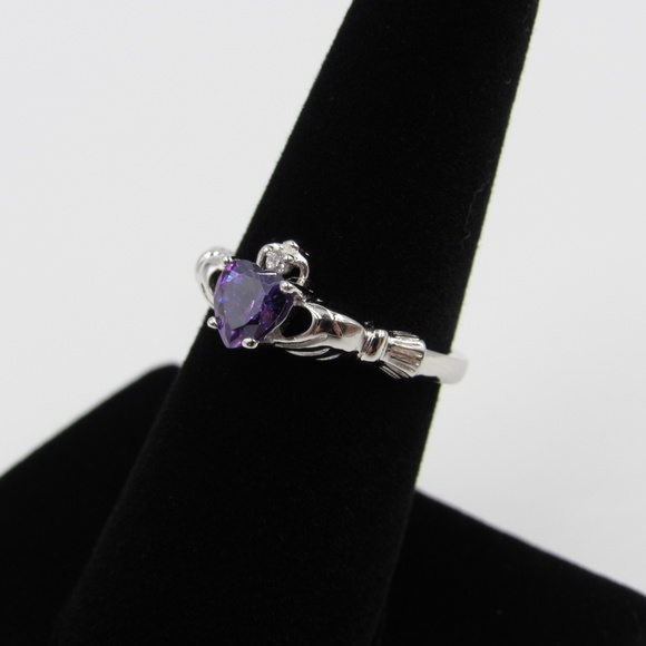 Sterling Silver Purple Heart CZ Diamond Irish Ring - Picture 2 of 5